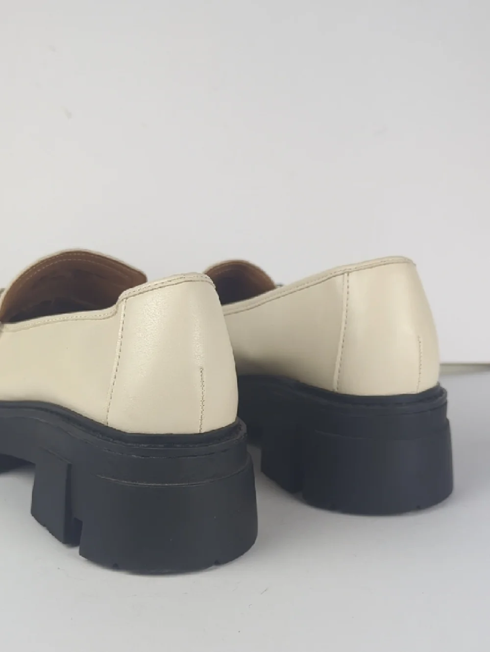 Y2K Lug Loafers Women's 10 Cream Leather Chain-Accent Chunky - Picture 5 of 6